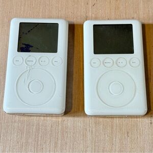 2-iPod Classic 3rdGen Model:A1040-10/40GB BROKEN“UNTESTED”No-Firewire-Charg Read